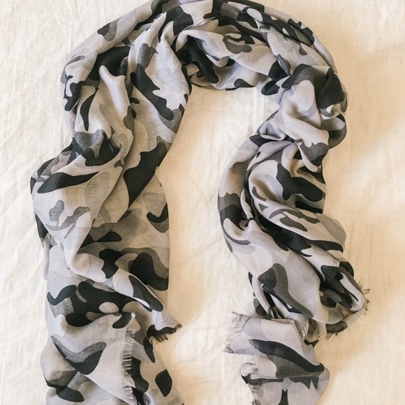Floral Camo Scarf - Picture 4 of 4